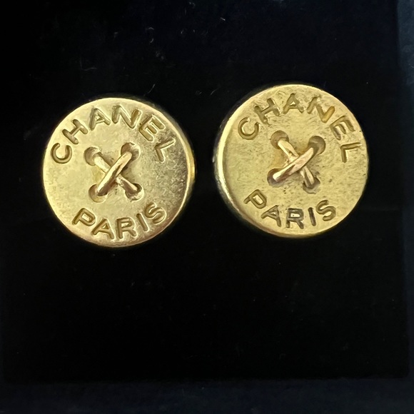 Authentic vintage Chanel button clip earrings 94A - Picture 2 of 6
